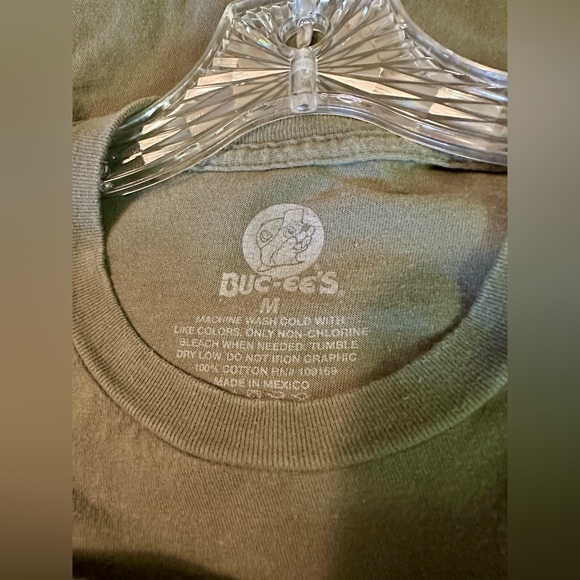 Buc-ee’s Olive Green Graphic Tee – Women’s Medium 🍂🚗 - Picture 3 of 6